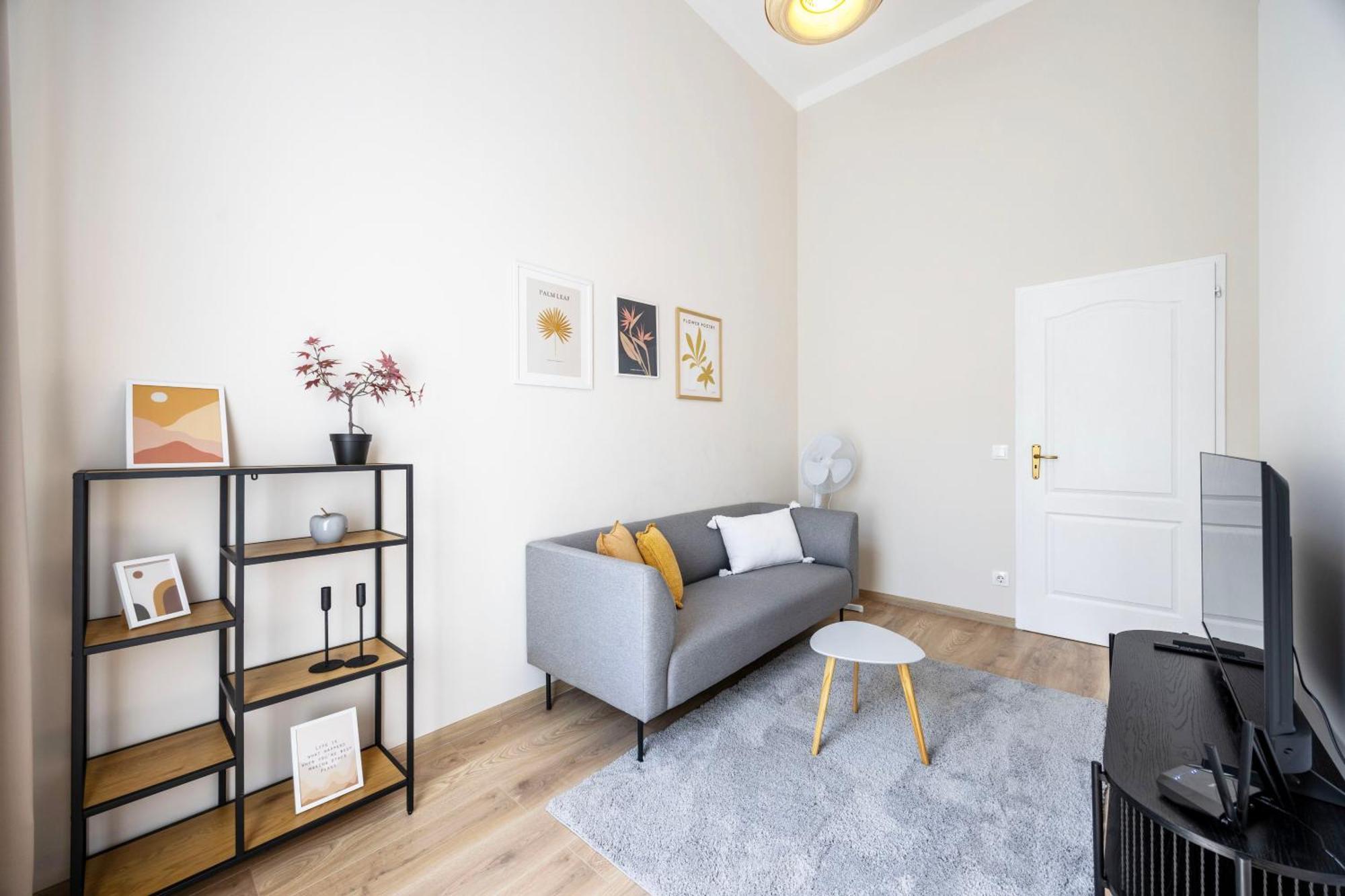 Central Harmony Apartment On St' Stephen Boulevard — Fotók 2